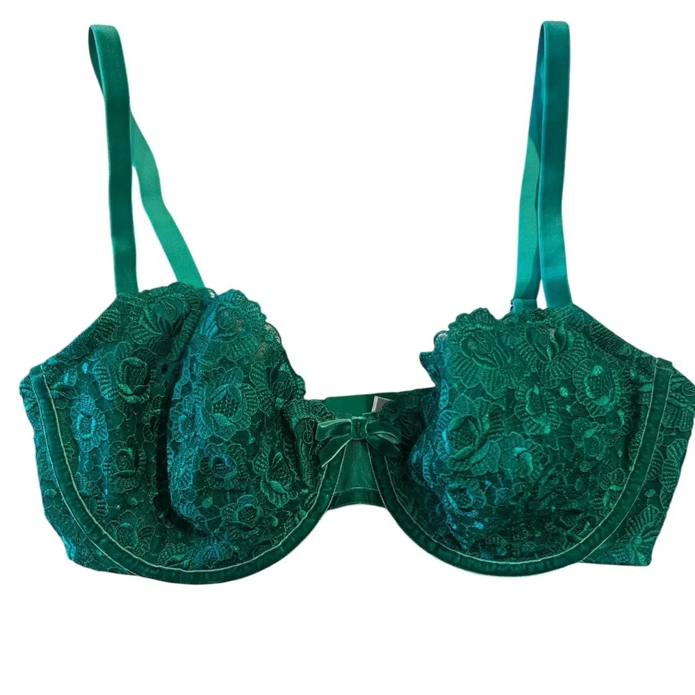 Victoria's Secret Emerald Green Lace Bra With Velvet Trim